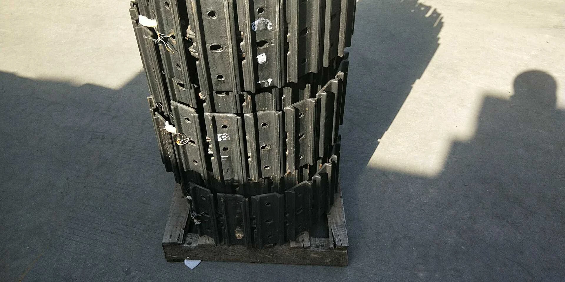 Применим для установки аксессуаров экскаватора Jiubaotian 15 микрокопающих железных