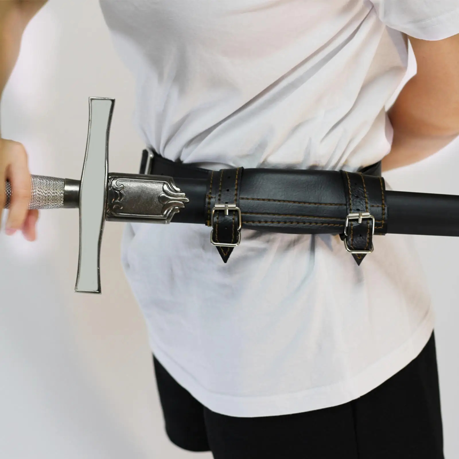 Ренессансный пояс с кобурой для меча из искусственной кожи с металлической пряжкой и двумя цветами.