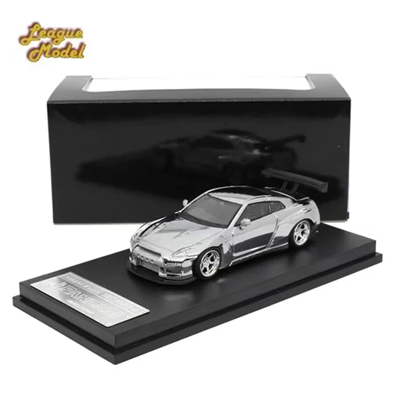 

League Model 1:64 Model Car GT-R R35 Pandem Rocket Bunny Alloy - Chrome Silver