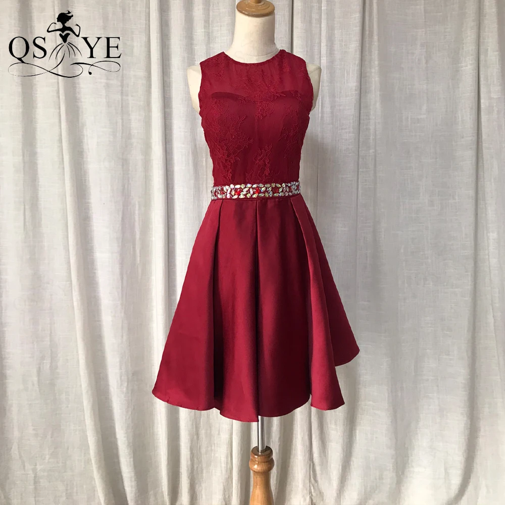 

QSYYE Burgundy Lace Homecoming Dress A Line Sleeveless Satin Prom Gown Scoop Neck Lace Appliques Bead Short Party Gown Keyhole