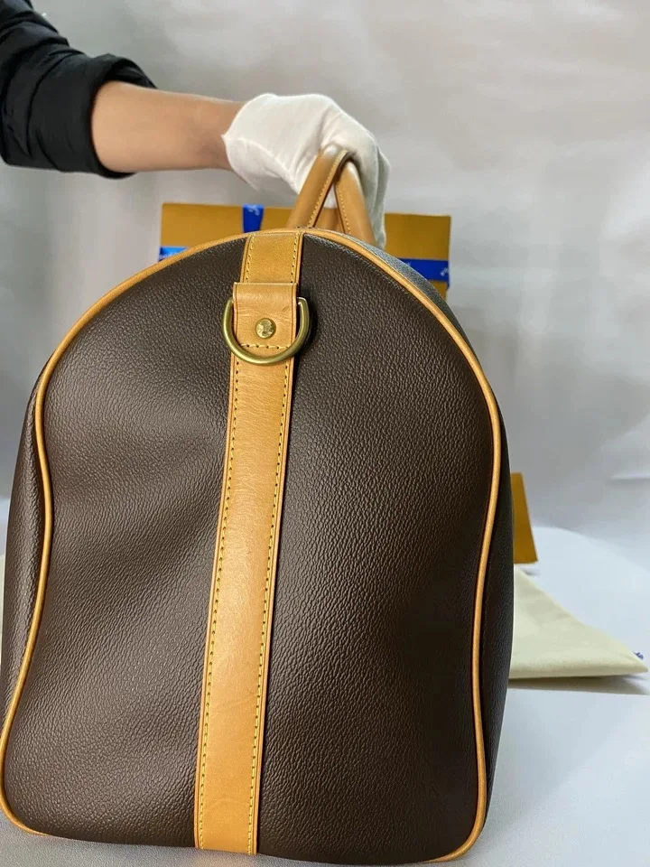 Рисунок 4 - Женская сумка-мессенджер в клетку