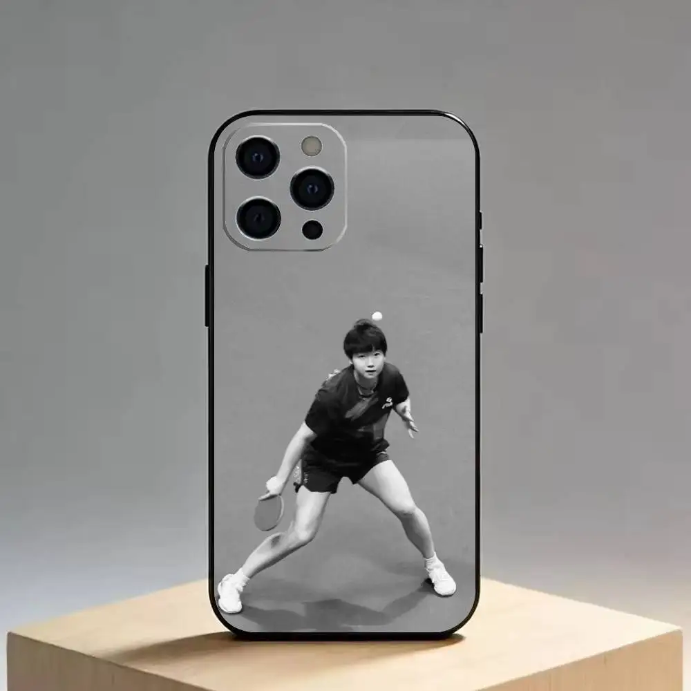 Фото Чехол для телефона Sun Yingsha (игрок в настольный теннис) для iPhone 17, 16, 15, 14, 13, 12, 11 Plus, Pro Max, XS, мягкий силиконовый, черный №4
