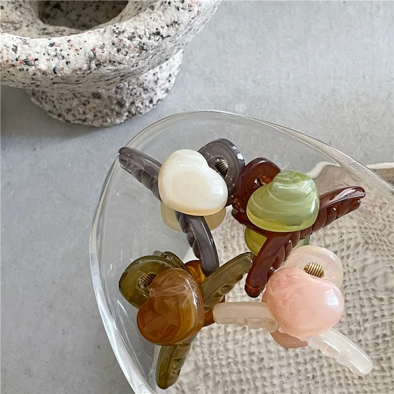 

Милая акриловая мини-заколка с милой текстурой желе в форме сердца для девушек маленькая заколка для волос с боковым зажимом Корейская версия