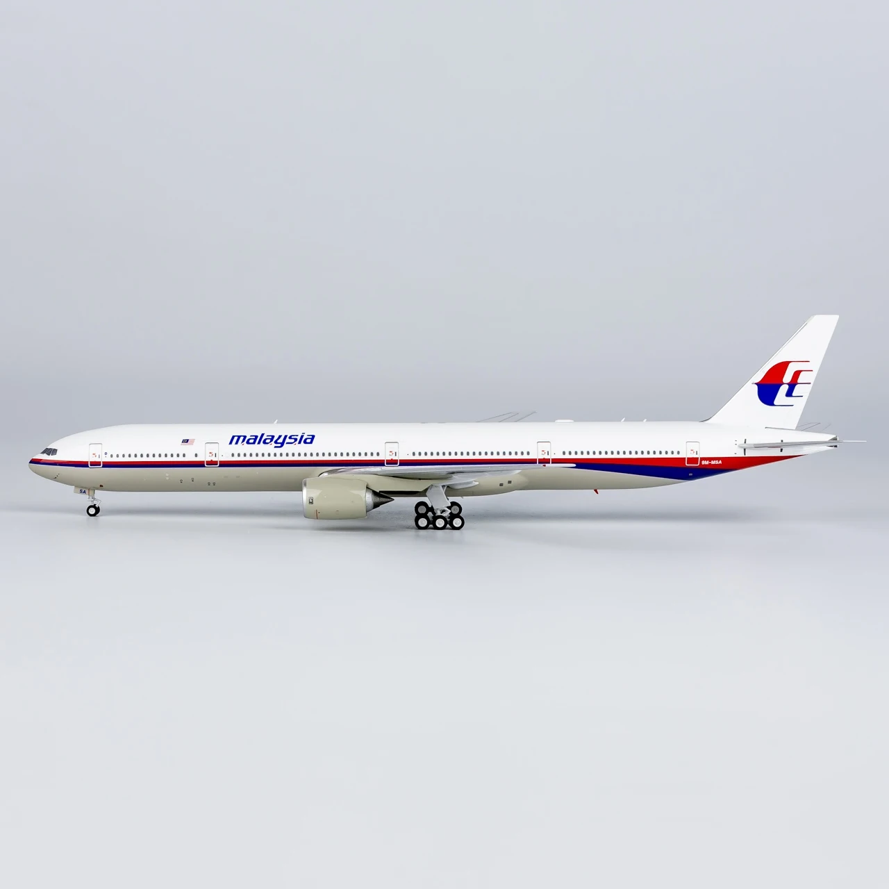 Коллекционный самолет из сплава подарок модель NG 1:400 Malaysia Airlines Boeing B777-300 литая под