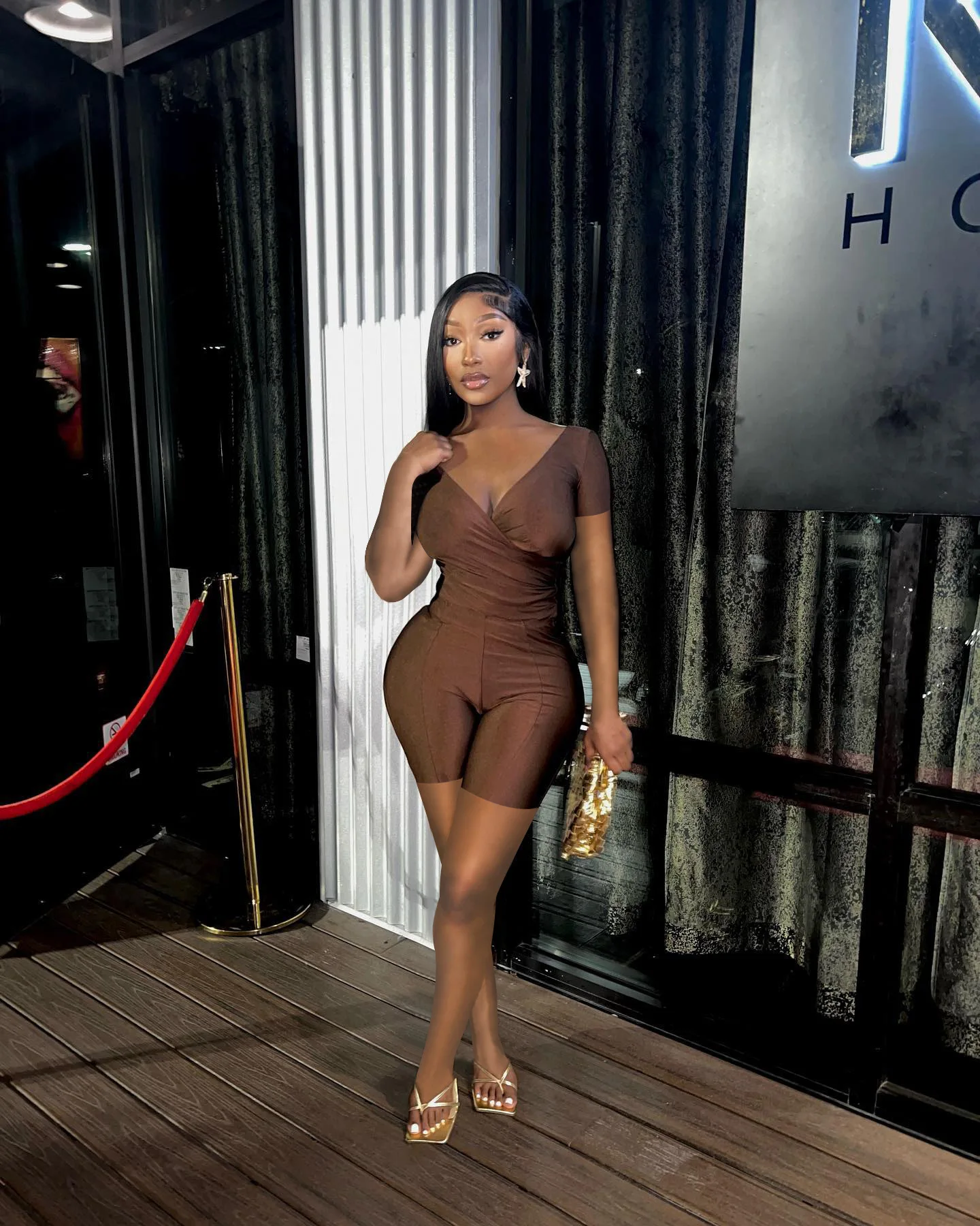 Женский летний костюм из двух предметов топ с V-образным вырезом и шорты