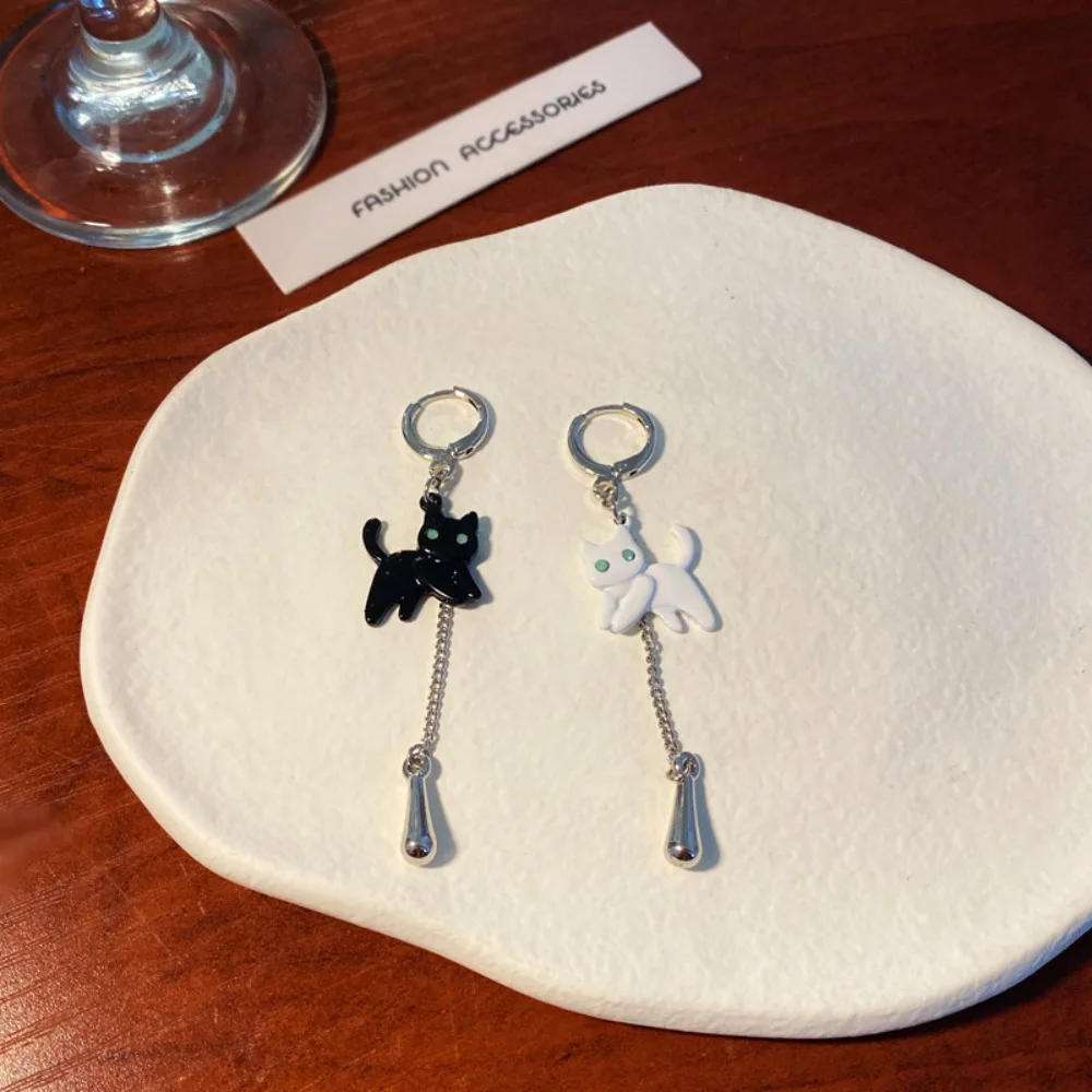 Серьги-гвоздики с элементами животных драгоценные камни кисточки асимметричные