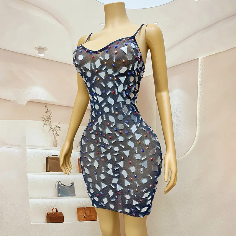 Гламурный костюм певицы с блестками на подтяжках дышащее вечернее платье