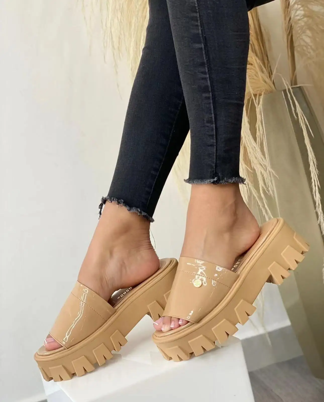 2023 Summer New Solid Color Thick-soled Flat Slippers Sandals Outdoor Open-toed Comfortable Casual Beach Shoes Women's Shoes