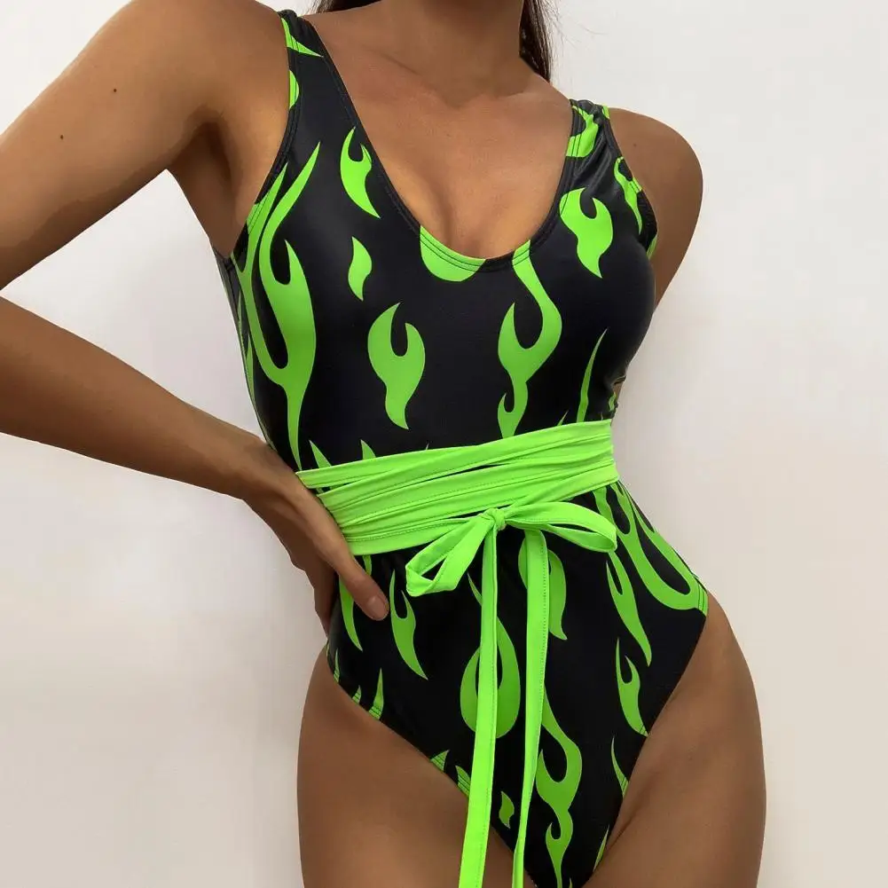 

Женский слитный купальник с принтом в виде огня