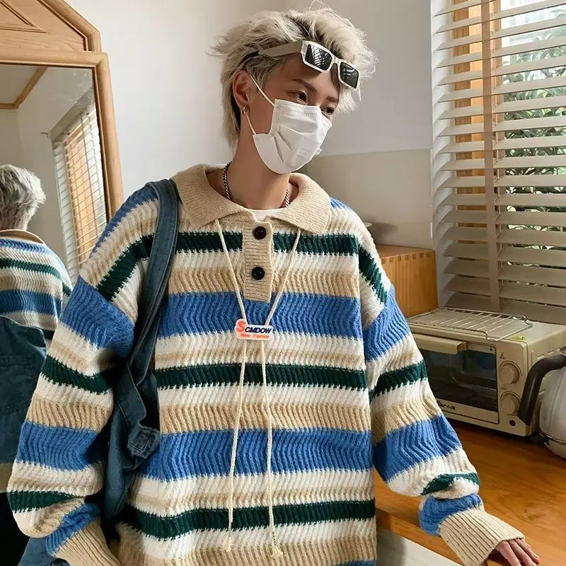 Мужской свитер в радужную полоску