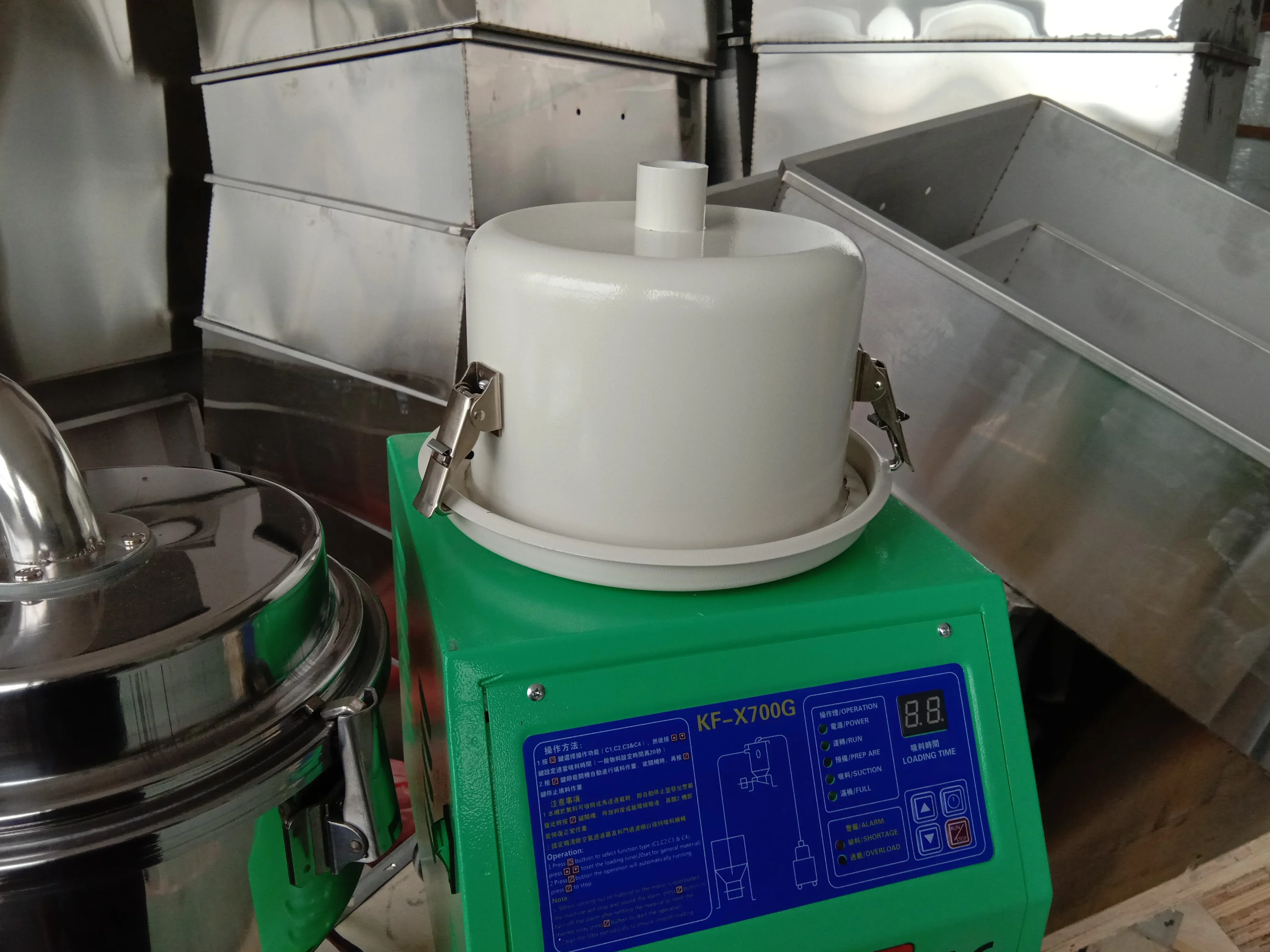 Пластиковый бункер подачи вакуумный всасывающий питатель-погрузчик для