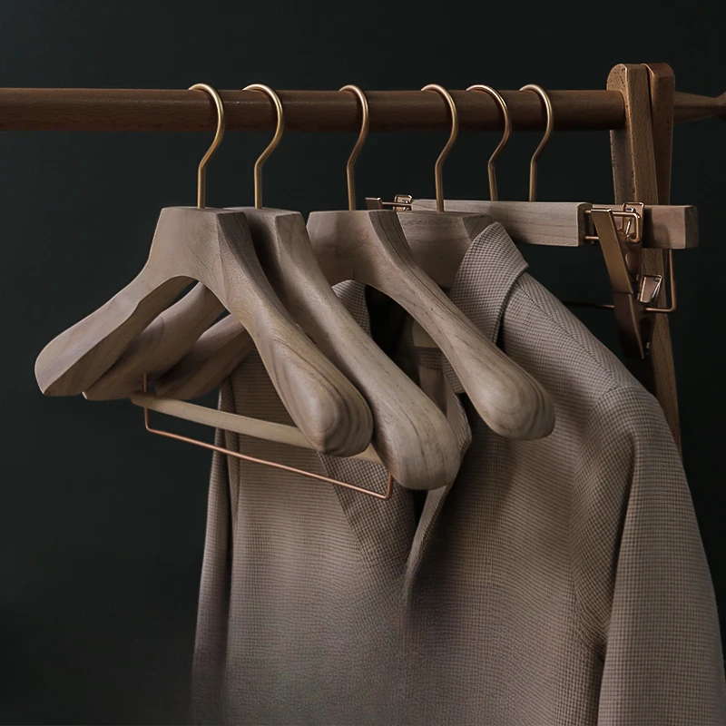 

Вешалка для пальто Cinnamomum Camphora из цельного дерева с широким плечом