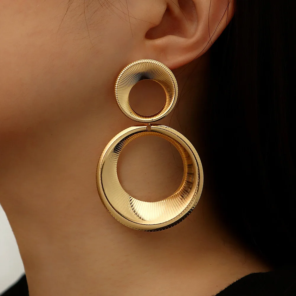 

Creative Retro Double Circle Pendant Earrings for Women 2023 Trending Gold Color Metal Hoop Luxury Designer