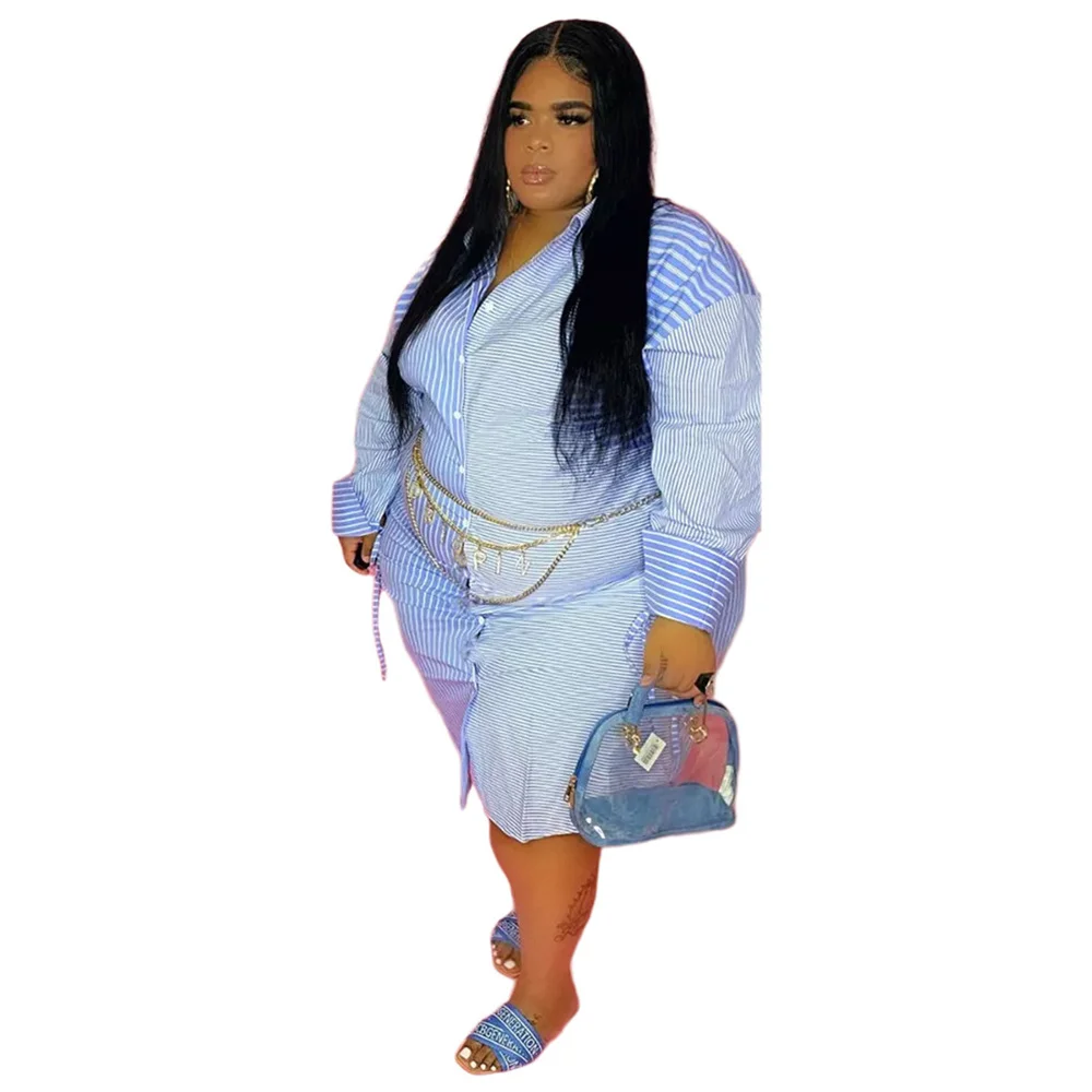 

Женское платье-рубашка средней длины в полоску, с пэчворком