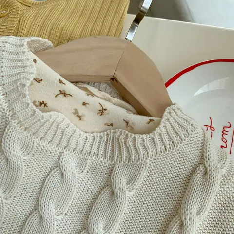 Детский вязаный жилет из полиэстера  для девочек 3-6 лет