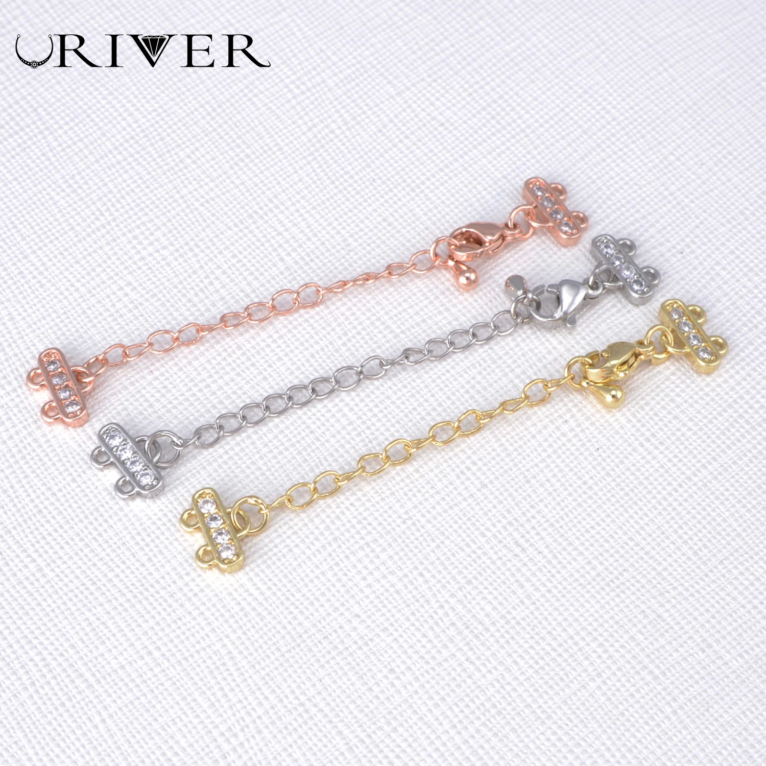 

Соединительная цепочка с застежкой-карабином и цирконами