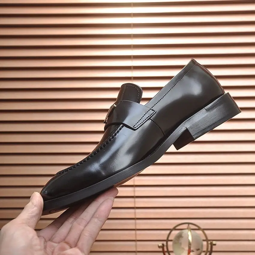 

Новое поступление, классические брендовые дизайнерские мужские официальные деловые туфли из натуральной кожи, дышащие туфли Qh0p1