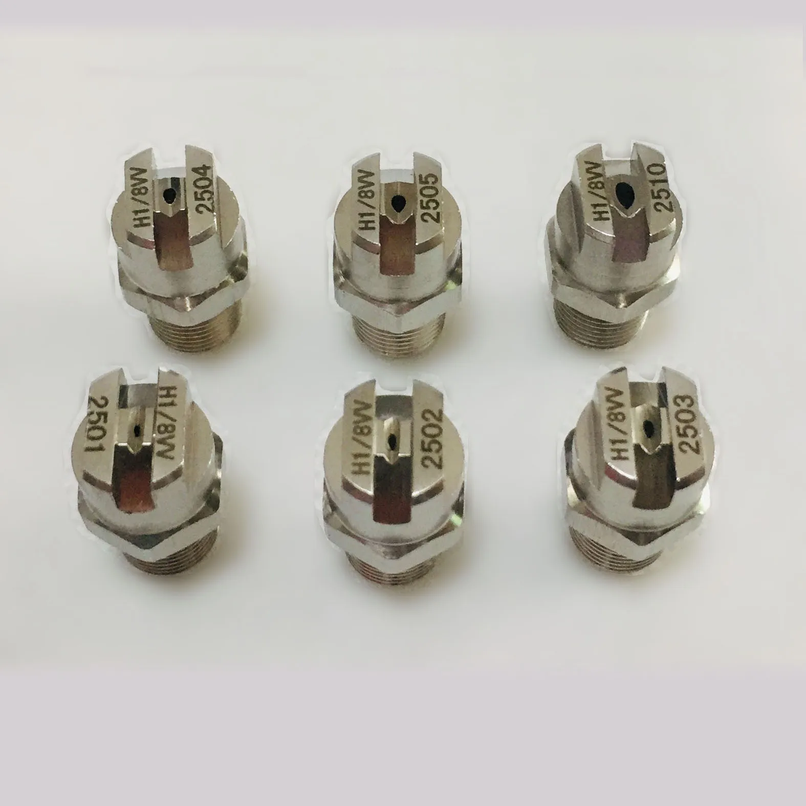 Форсунка плоского веерного распыла 1/8 дюйма SS304 с углом распыла 25/40 градусов для промышленной и фабричной очистки и удаления пыли.