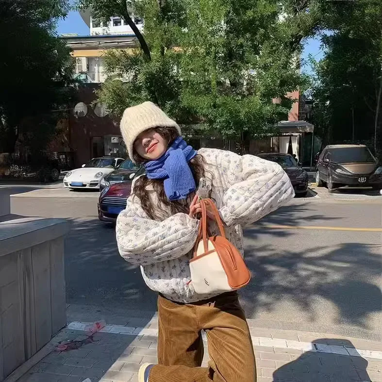 Женское свободное утепленное хлопковое пальто с вышитыми цветами в стиле через