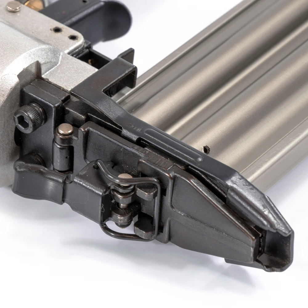 Нейлер пневматический MATRIX 57410 (Емкость магазина инструмента рассчитана на 100