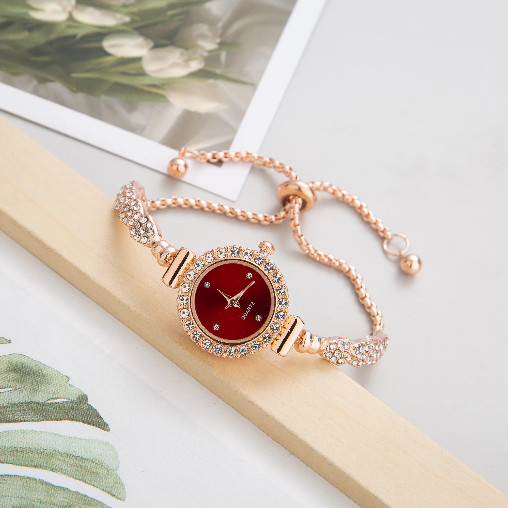 2023 reloj cuarzo Cute Bracelet Watches for Women Diamond Crystal Watch  Fashion Quartz Womans Wristwatches for Free Shiping