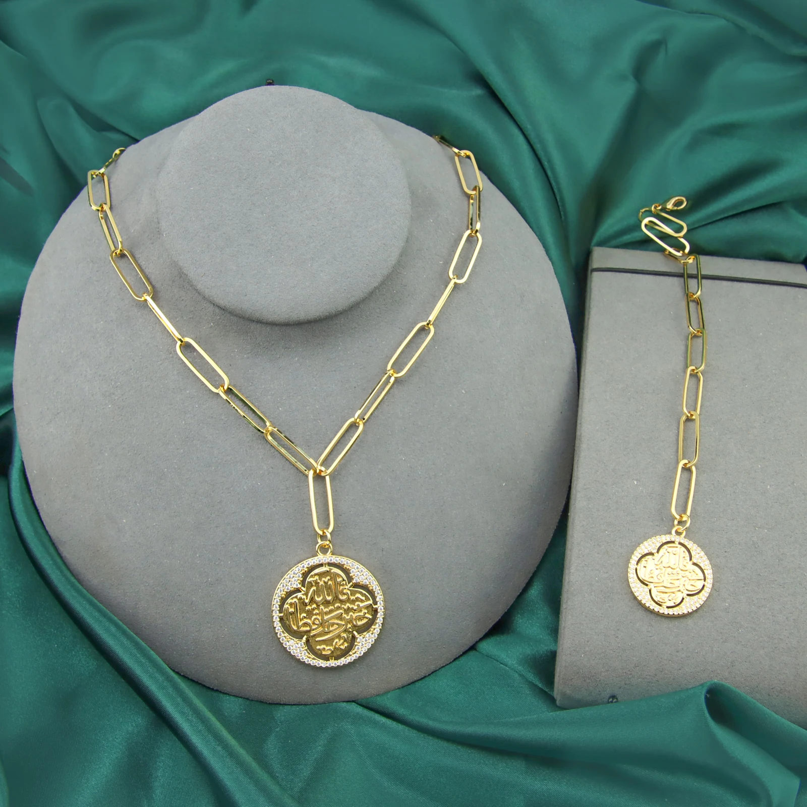 

AYONG Fashion Gift Zircon Jewelry Set 18k Gold Copper Bracelet Necklace Pendant For Valentine's Day Birthday Party