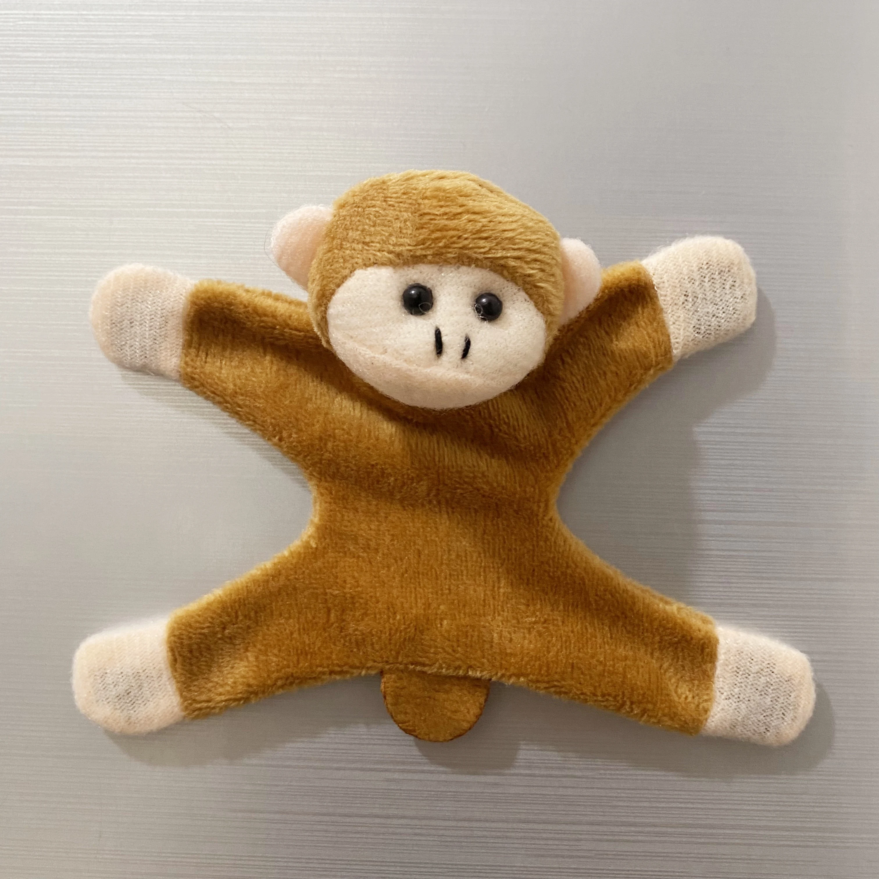 

Милый кролик магнитик для холодильника из плюша