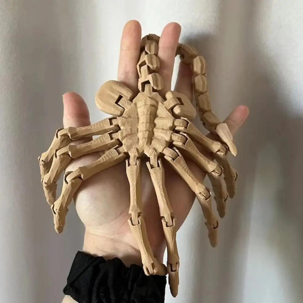 Модель Alien Facehugger с гибкими шарнирами для креативной коллекции обнимающая лицо