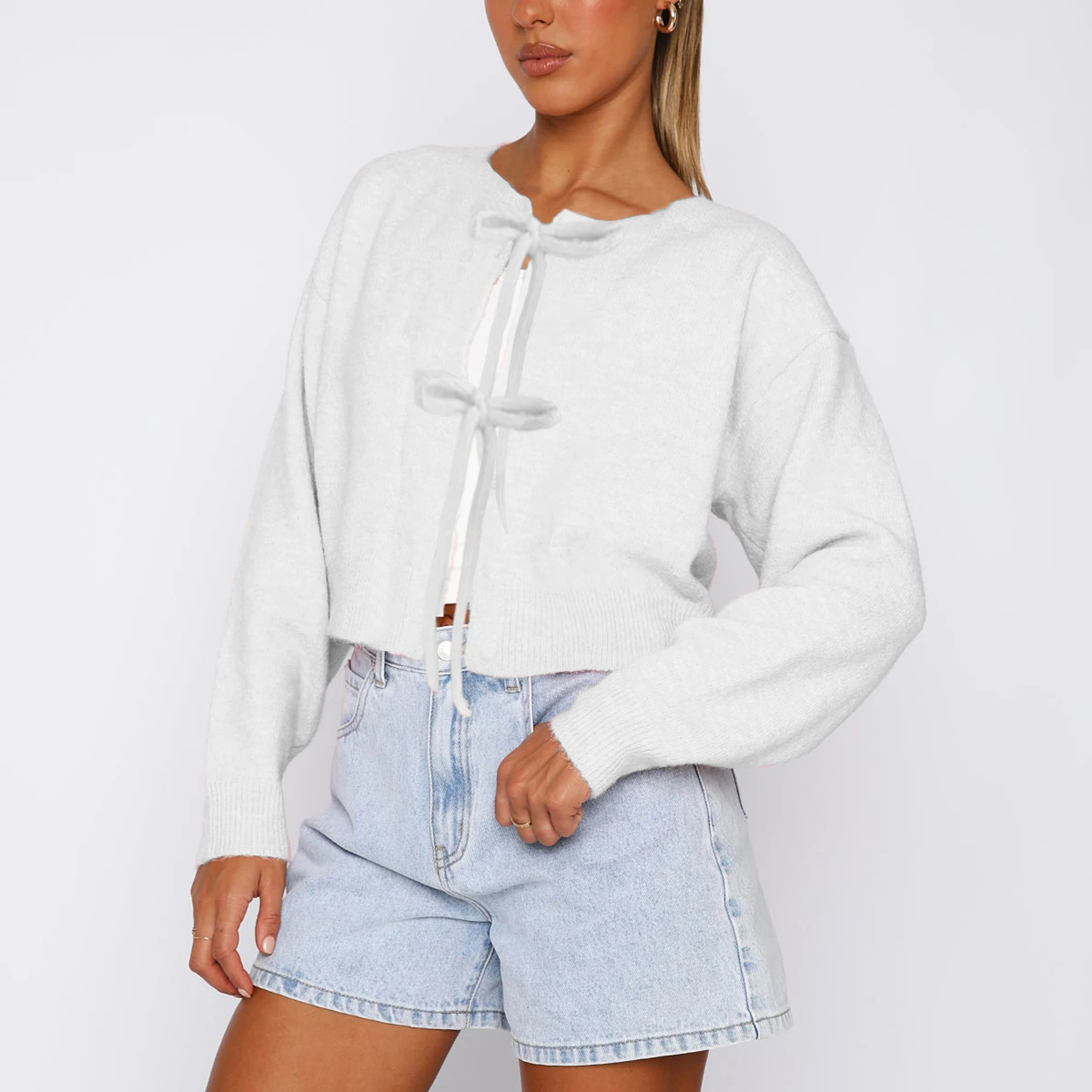 Женский вязаный кардиган с завязками спереди однотонный укороченный свитер