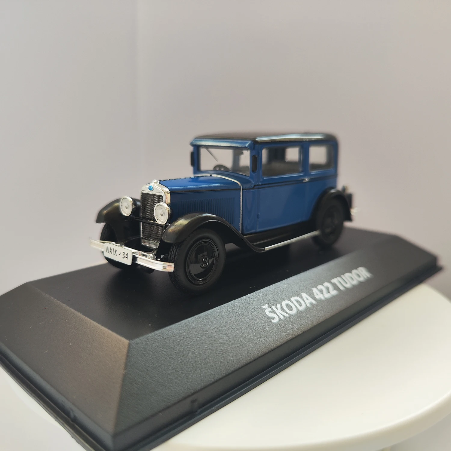 

Diecast 1:43 Scale SKODA 422 TUDOR Alloy Classic Nostalgic Vintage Car Model Collectible Toy Gift Souvenir Display Ornaments