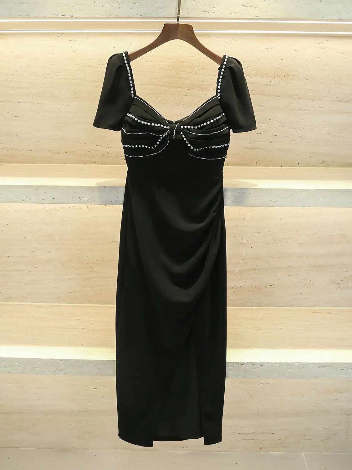 

Женское платье средней длины со стразами и бантом, черное плиссированное платье с квадратным вырезом и коротким рукавом, женское платье с открытой спиной
