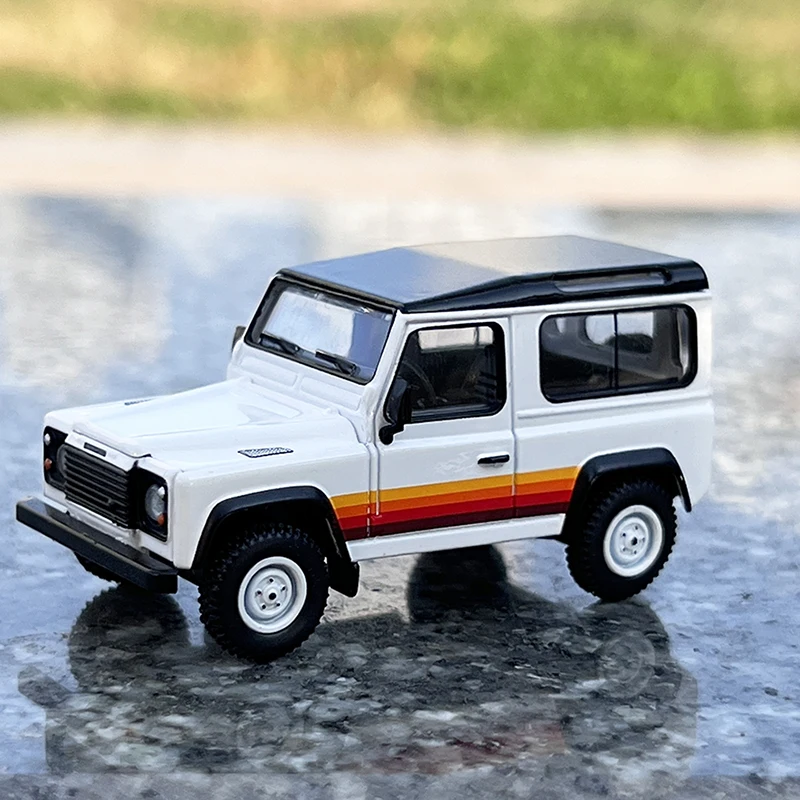 

TSM mini GT 1:64 90 defender Wagonmetal model car