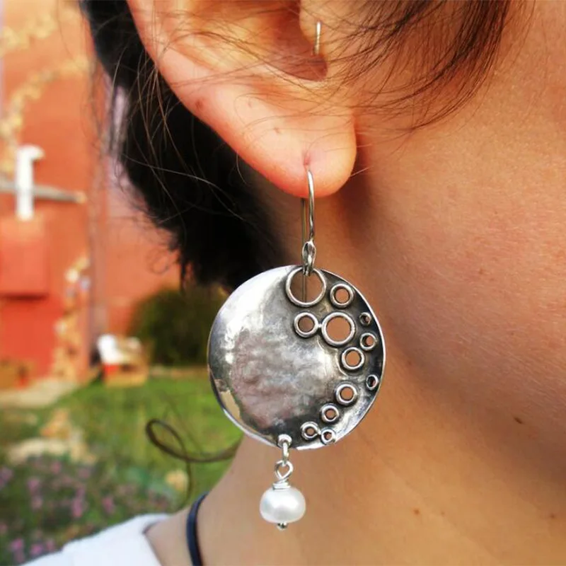 

2023 New Fashion Retro Baroque Pearl Earrings Exaggerated Minority Temperament Women's Long Earrings Earrings