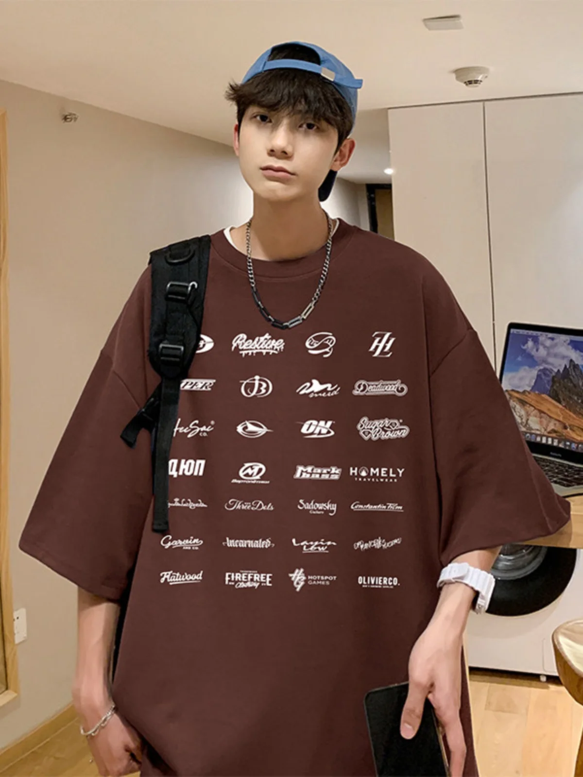 Футболка с короткими рукавами и принтом винно-красного цвета мужская летняя