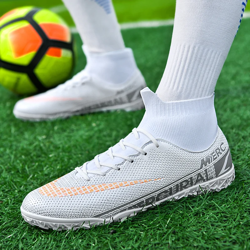 Classic Long Spike Men's Soccer Shoes High-Top Mesh Lace Up Breathable Teenagers Football Boots Male Soccer Training Footwear FG