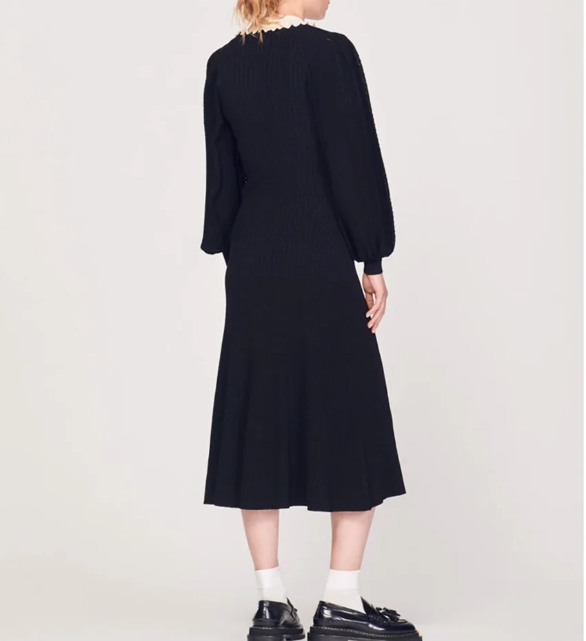 Женское трикотажное платье-свитер с рукавами-фонариками и кукольным воротником