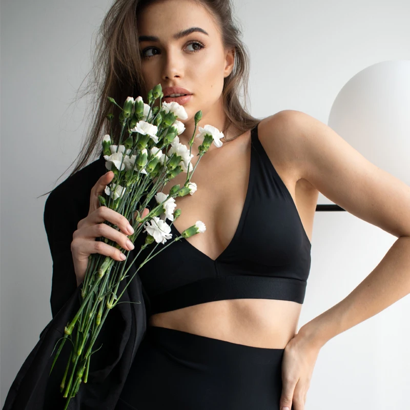 

Бюстгальтер женский бесшовный с глубоким V-образным вырезом и чашками пуш-ап