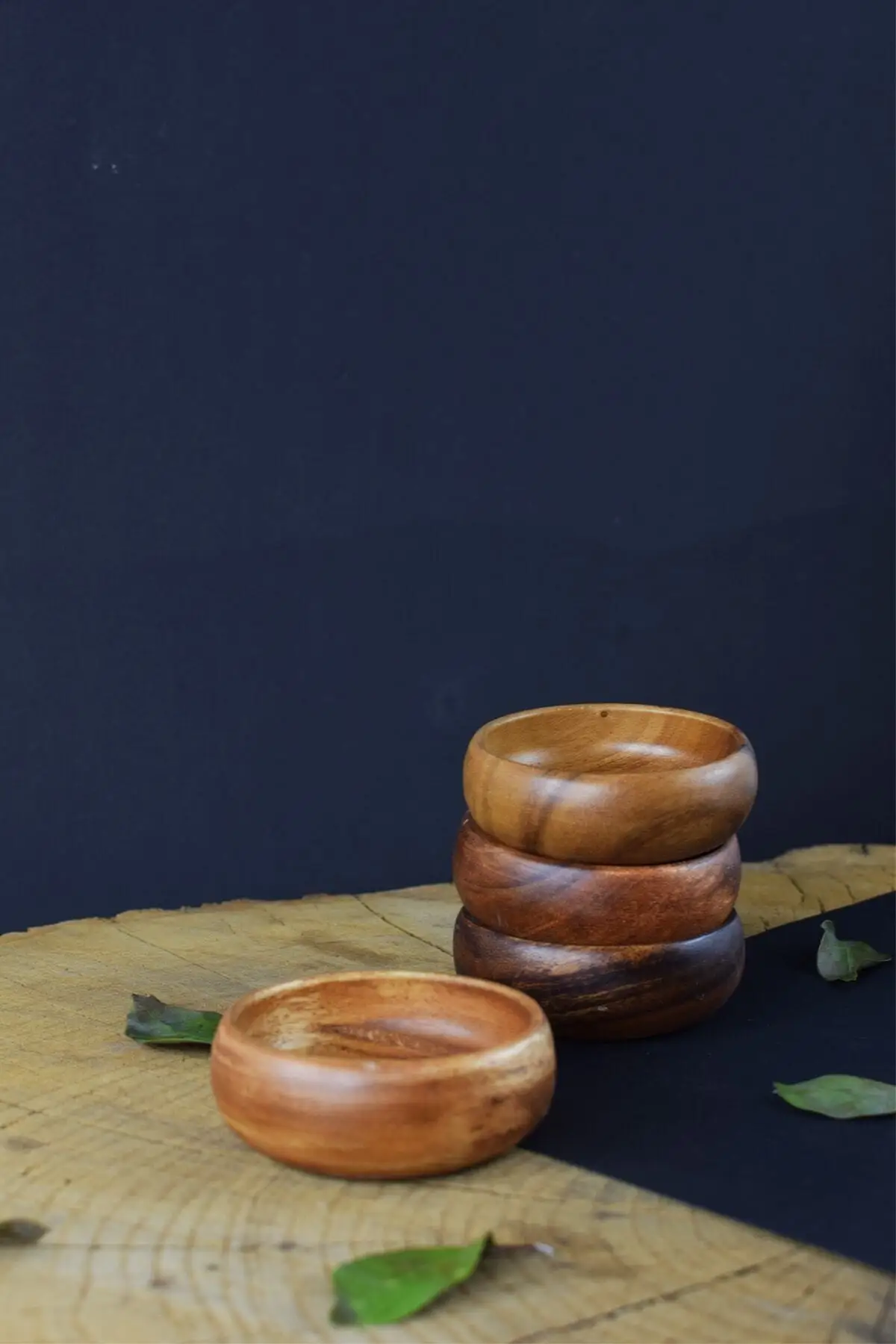 

Elegant and Modern Bowls Made of Acacia Wood for 4 Snacks Kitchen-Tableware-Presentation