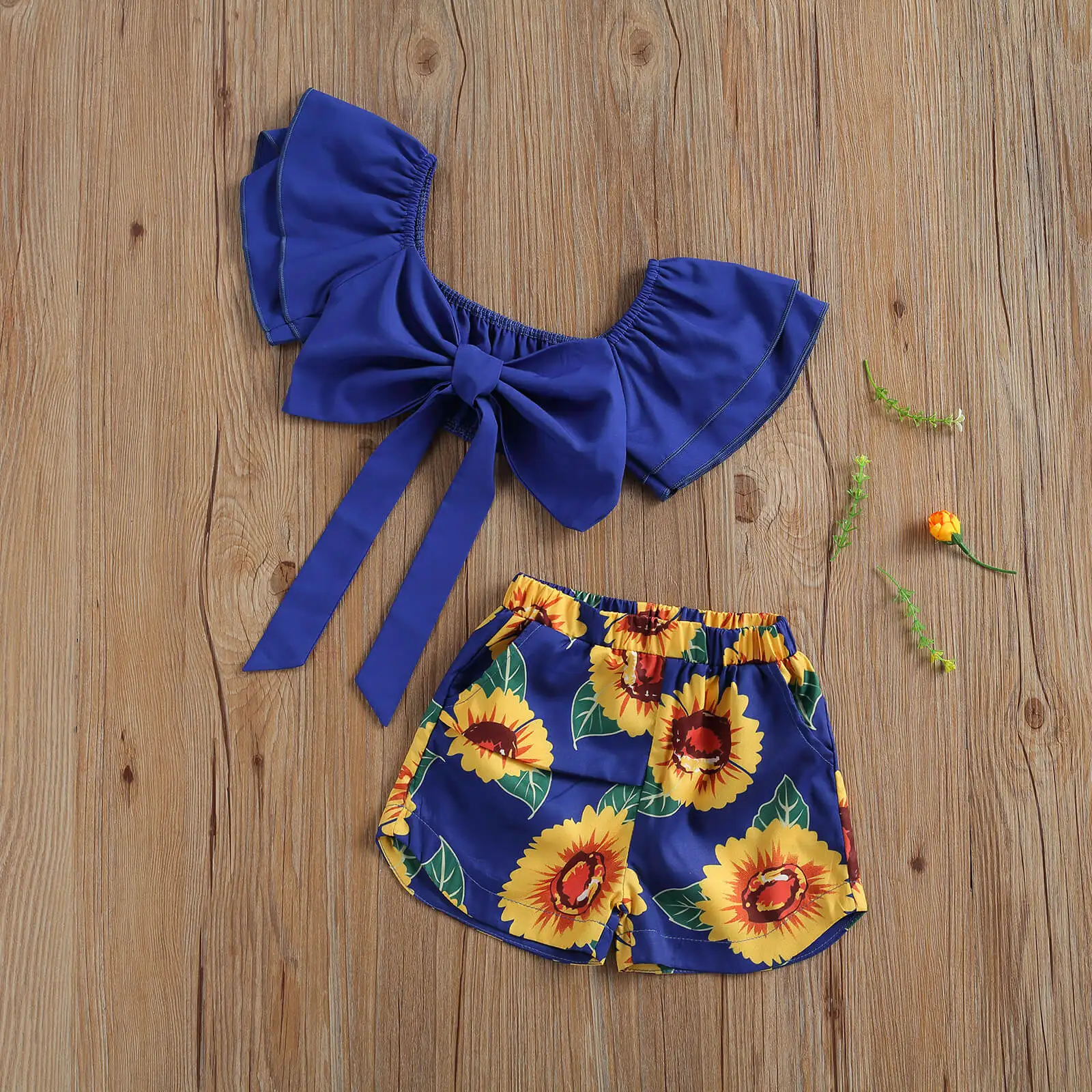 Комплект одежды для маленьких девочек укороченные топы с бантом и шорты принтом