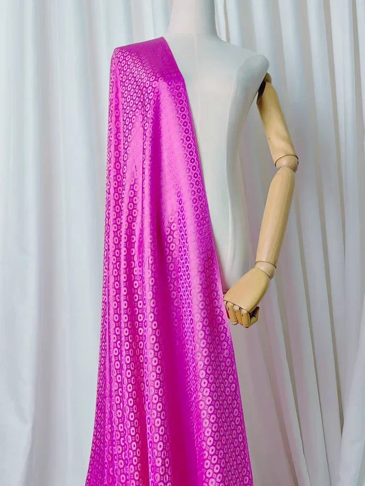 

Приятная для кожи мягкая шелковая ткань шармёз двор 60% шелковая ткань тутового шелкопряда для женского платья «сделай сам» шитье фирменный дизайн розово-красный