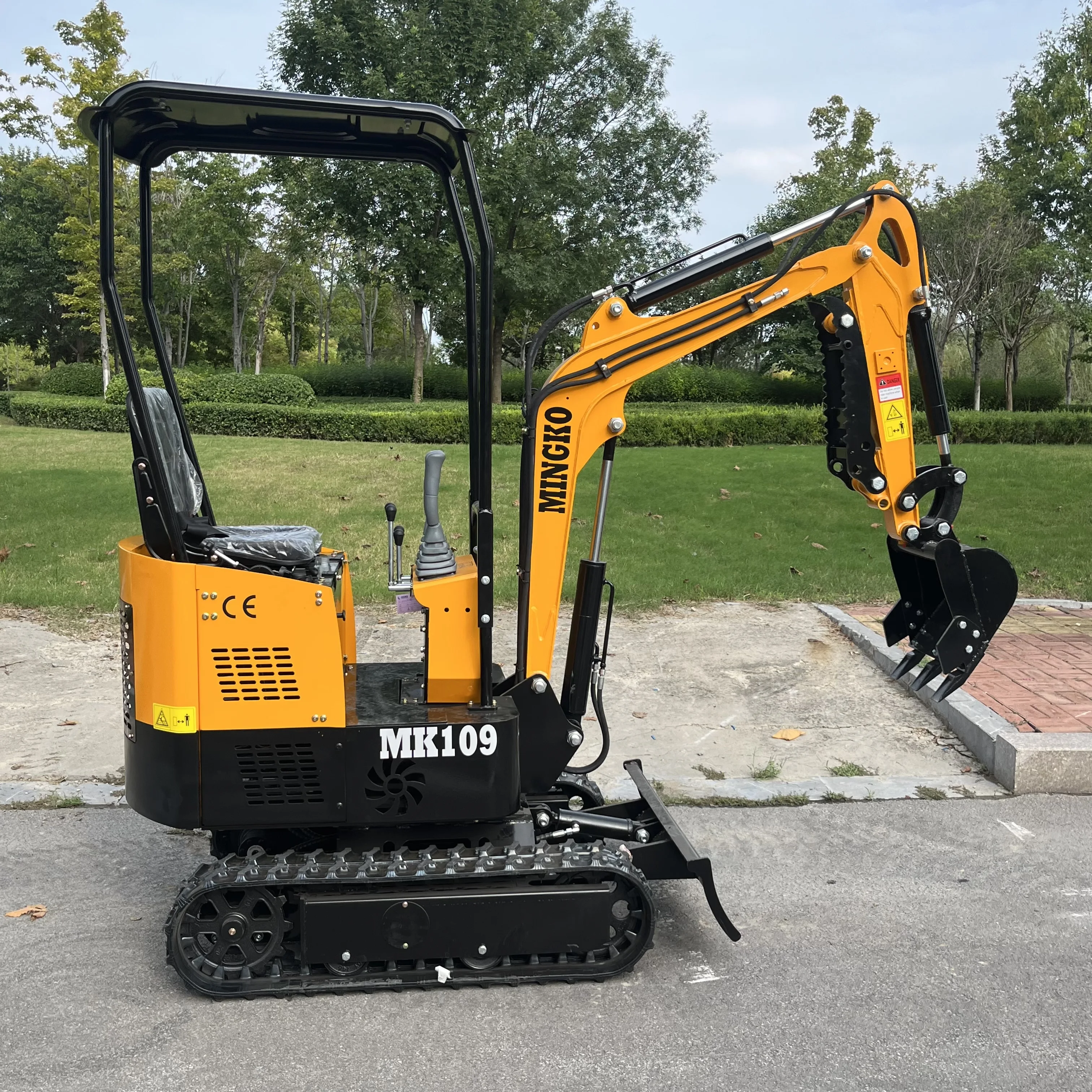 В продаже Мини-экскаватор 1 5 тонны с гидравлическим гусеничным экскаватором