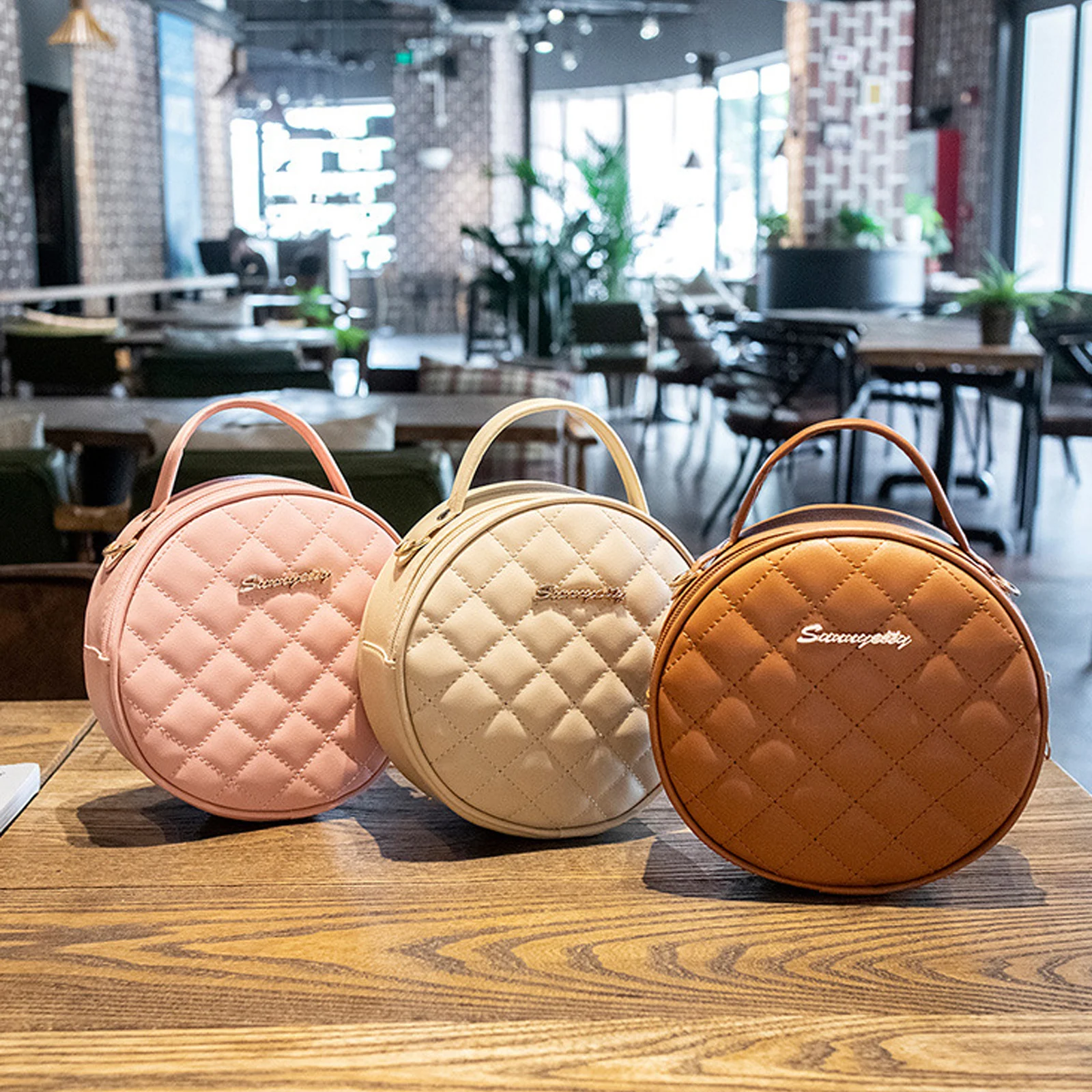 Модная женская сумка круглая Sweet Girly маленькая с ромбической вышивкой через плечо