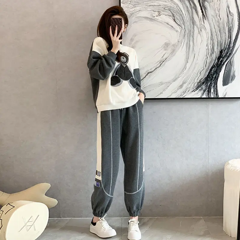

Large Size Fashion Casual Sports Suit Women's 2022 Spring and Autumn Thin Bear Sweater Two-piece Korean Version