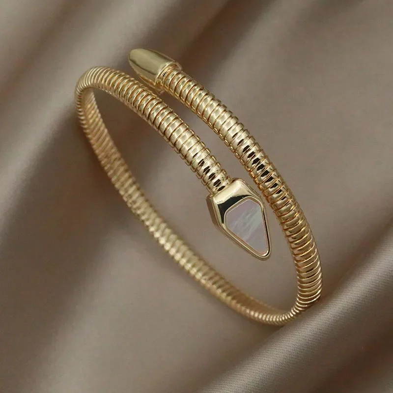 Классические открытые браслеты и браслет со стрелками в виде ракушек широкий