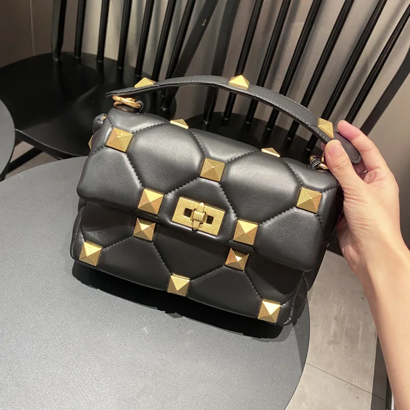 Women's bag 2023 new small fragrant wind riveted handbag willow nail bag classic versatile cross shoulder bag small package
