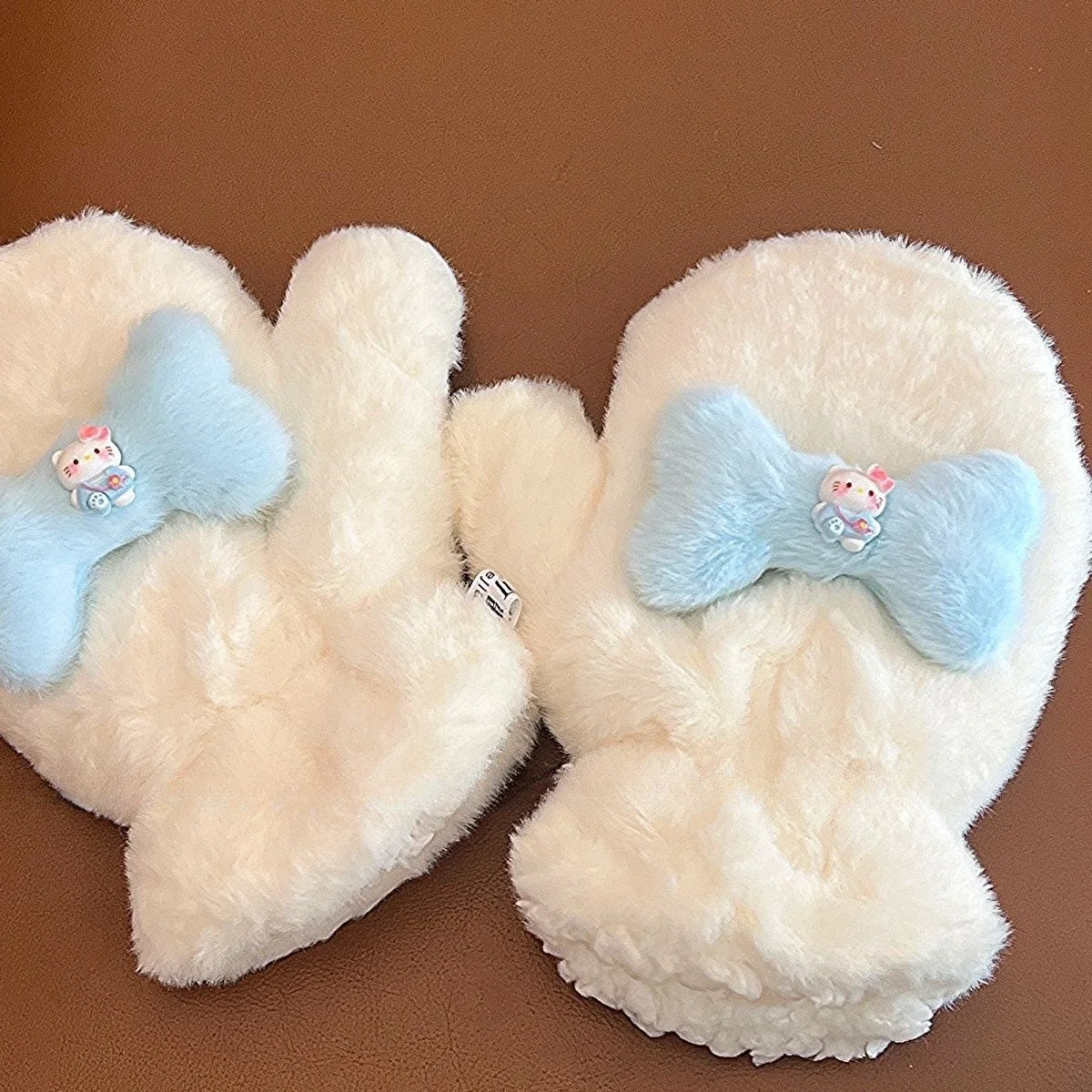 Новые перчатки Miniso Hello Kitty плюшевые Amime с синим бантом милые теплые осенне-зимние