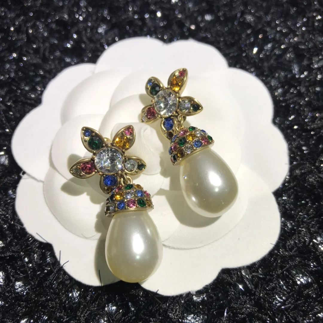 

European and American fashion flower Diamond Pearl Pendant Earrings