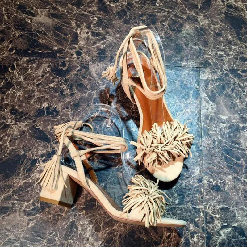 Пикантные желтые красные синие замшевые сандалии с бахромой со шнуровкой на