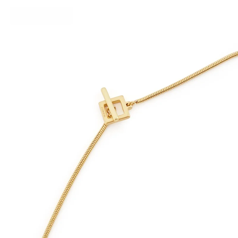 Короткое ожерелье для женщин зима 2023 новый логотип квадратное золотое колье с