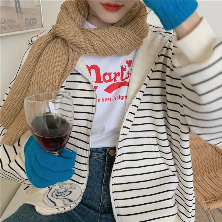 Рисунок 4 - Женские толстовки с капюшоном в